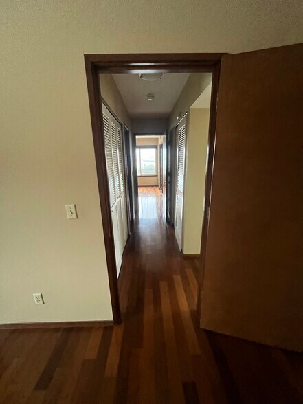 Hallway between master and second bedroom - 7511 N Edgewater Ave