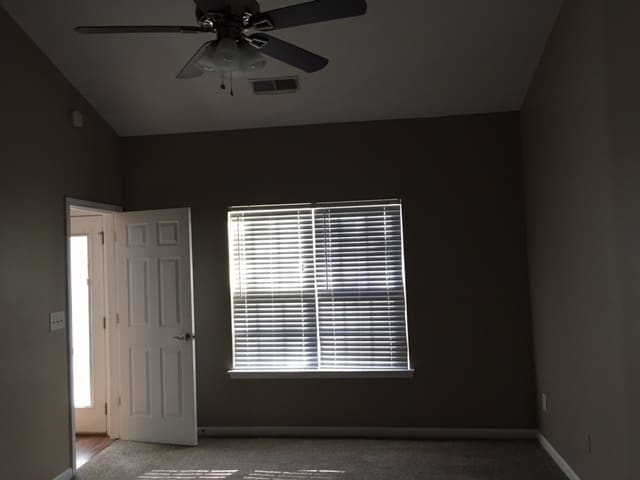 Building Photo - Lovely 3 Bedroom Townhome!