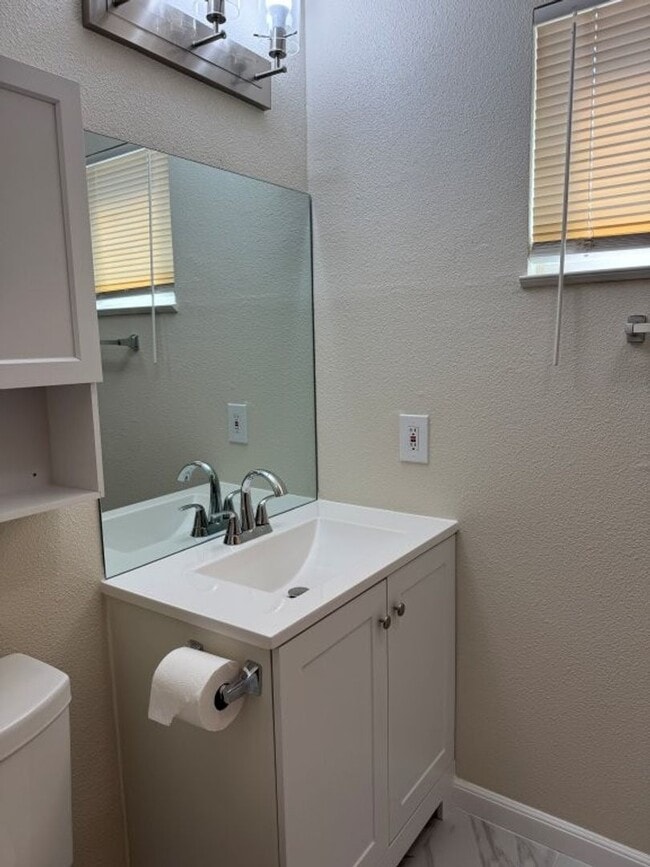 Building Photo - Charming 3 Bedroom Home with Foothill Views