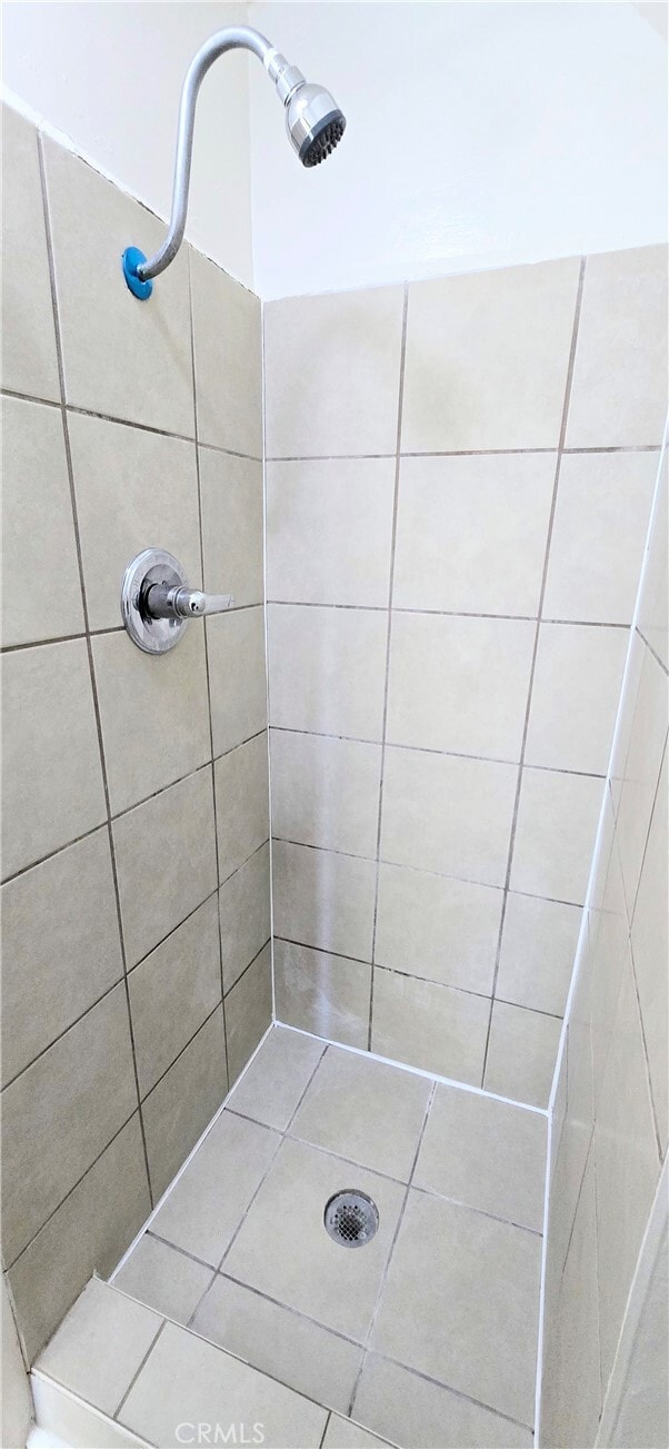 Building Photo - 5747 Jefferson Ave