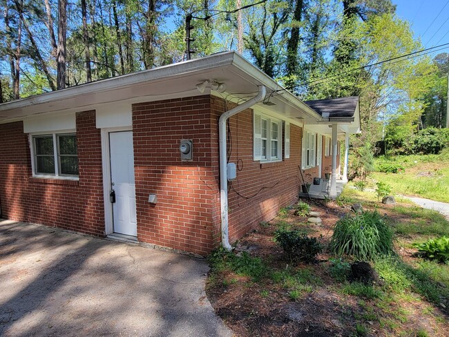 Building Photo - Spacious 3BR Ranch in Prime Atlanta Location!