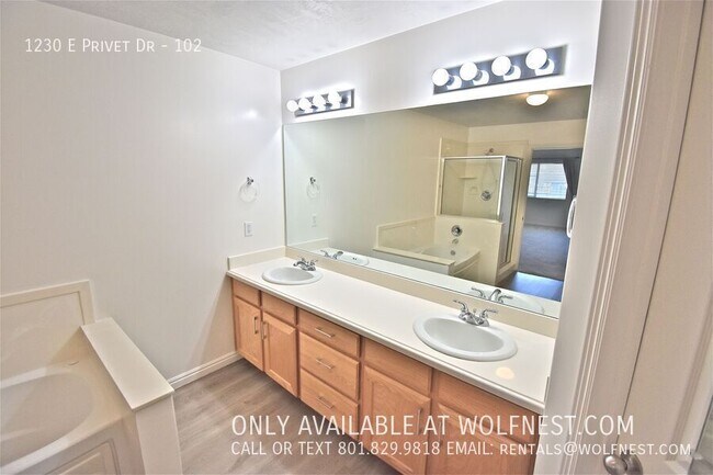 Building Photo - 1230 Privet Dr