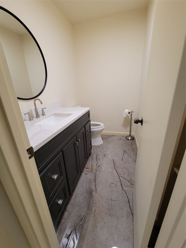 Building Photo - 406 Fox Briar Ln