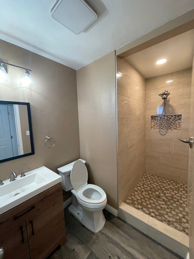 Master bedroom - 25506 Lomas Verdes St