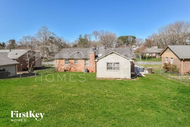Building Photo - 3411 Londonderry Dr