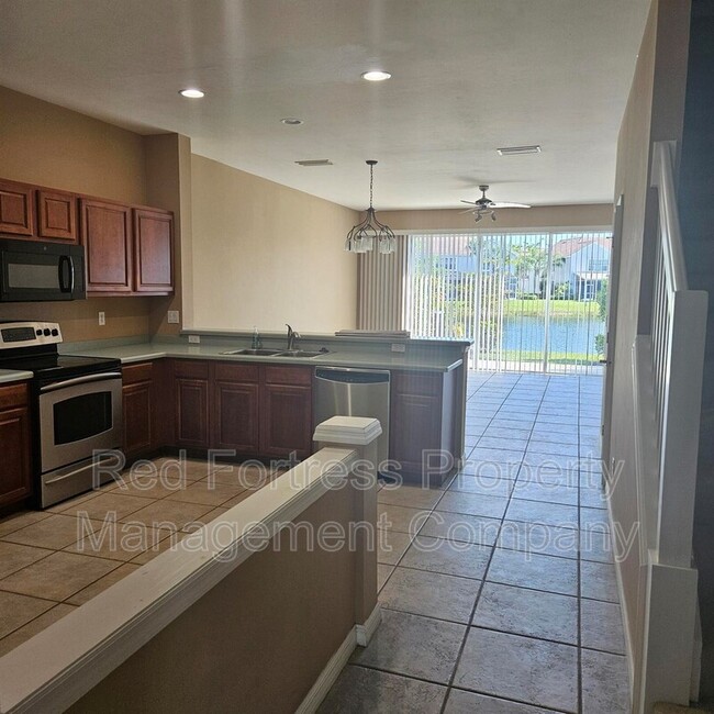 Building Photo - 8271 Village Edge Cir