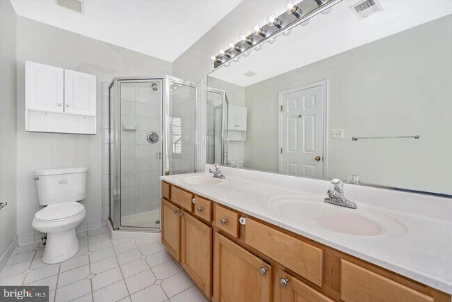 Building Photo - 45515 Lakemont Square