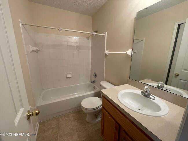 Building Photo - 466 Sherwood Oaks Dr