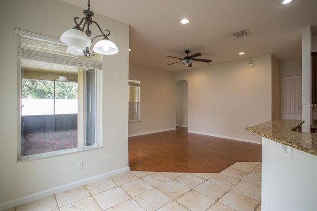 Building Photo - 3876 Shoreview Dr