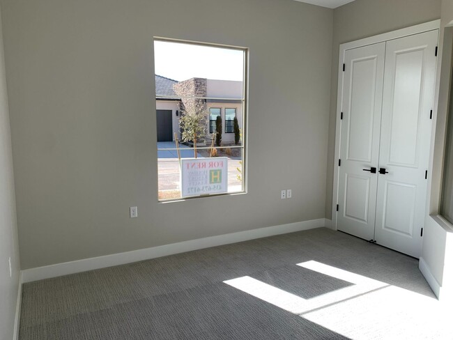 Building Photo - Brand New Two-Bedroom in Sun River 55+ Com...