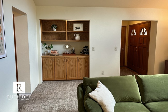 Building Photo - Spacious 3 Bedroom, 2 Bath Home in a Quiet...