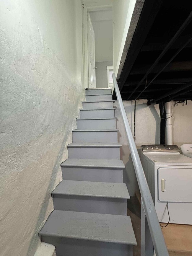 Building Photo - 3948 Howland St