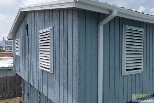 Building Photo - 105 E Marisol Dr