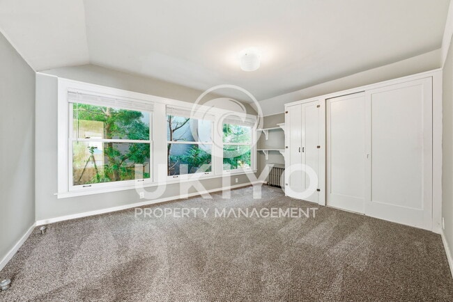 Building Photo - 860 Portal Ave