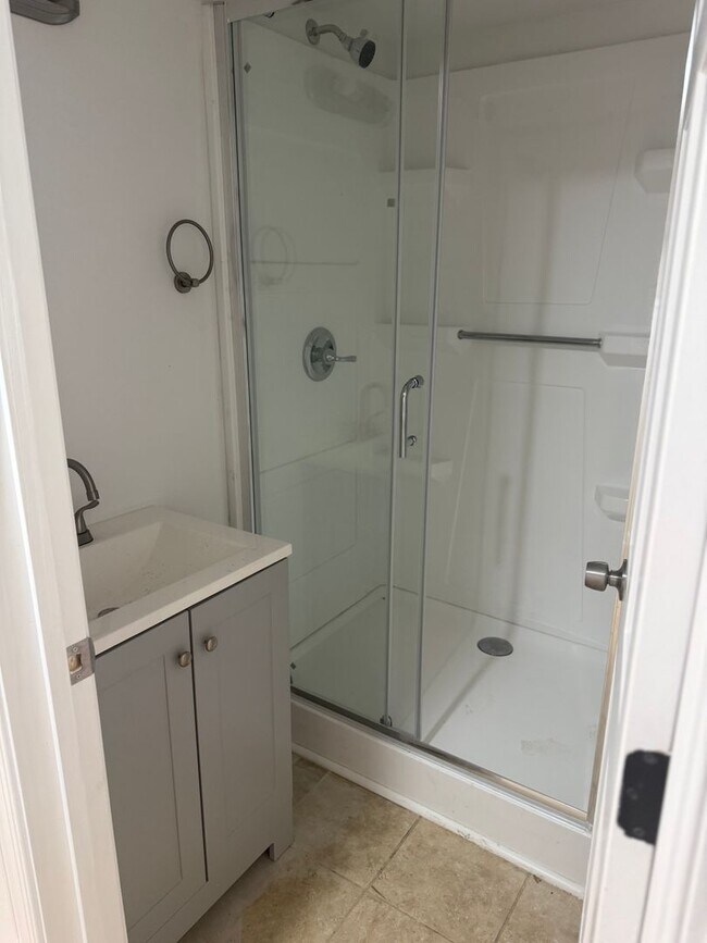 Building Photo - Spacious 4 Bedroom 2 1/2 bathroom Townhome With an ensuite located downstairs.