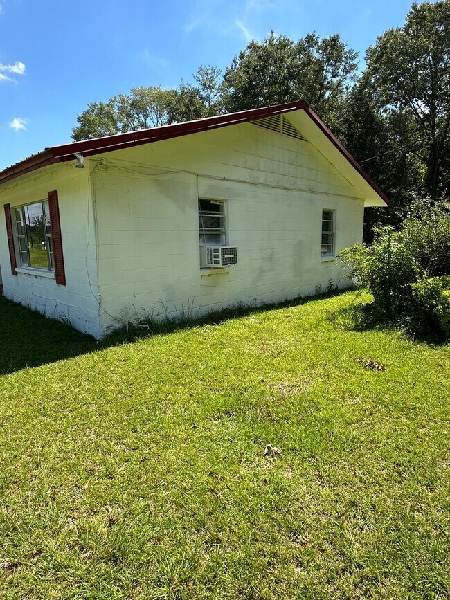 Building Photo - 19465 Mobile Rd