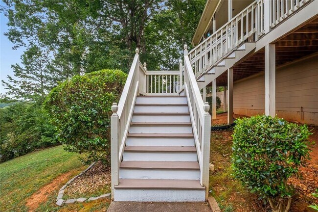 Building Photo - 555 Douthit Ferry Rd