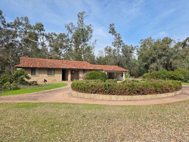 Primary Photo - Herald Ranchette