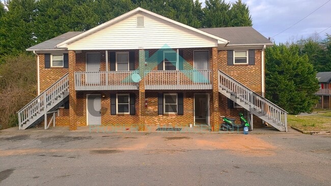 Primary Photo - 2559 Green Oaks Ct SE