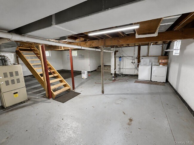 Building Photo - 17 Greenview Ave