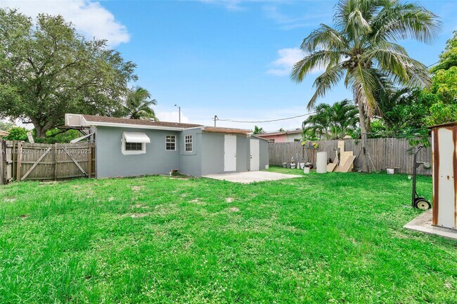 Building Photo - 6241 SW 24th St