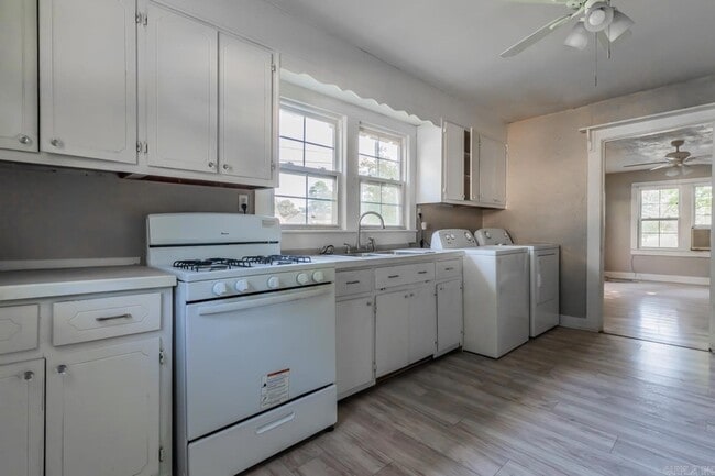 Building Photo - 505 W Texie Ave