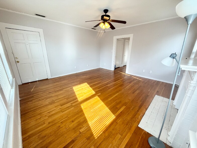 Building Photo - 520 S Fannin Ave