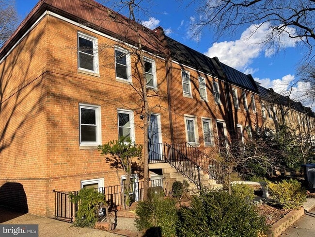 Building Photo - 519 G St SW