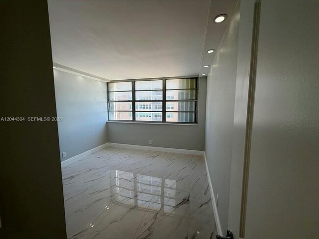 Building Photo - 1400 S Ocean Dr