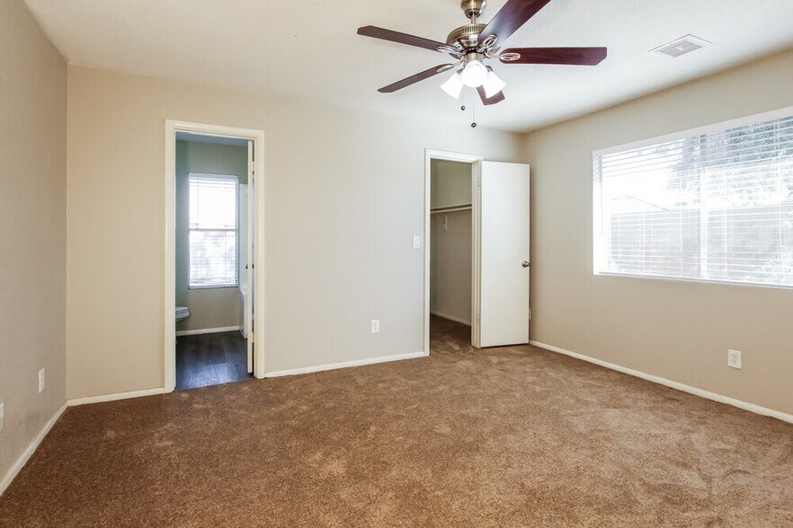 Building Photo - 6529 N 74th Dr