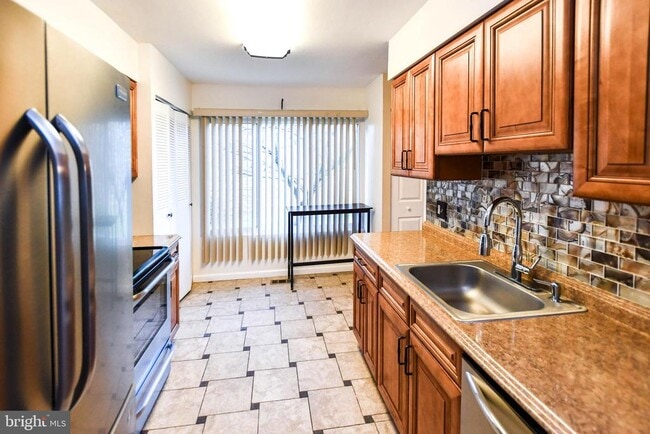 Building Photo - 7002 Cipriano Woods Ct