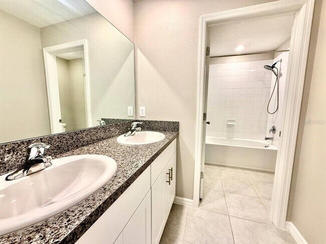 Building Photo - 1036 Royal Empress Dr