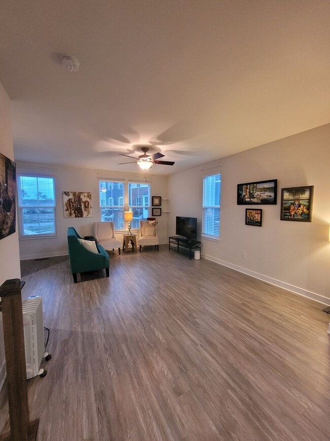 Building Photo - 529 Crofton Village Terrace