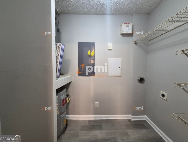 Building Photo - 2204 Fairington Village Dr