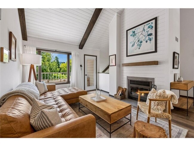 Building Photo - 2831 Kenwood Isles Dr