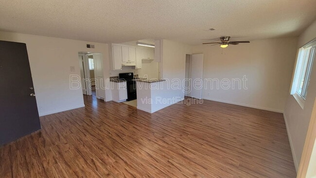 Building Photo - 14801 Delano St