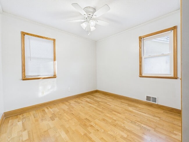 Building Photo - 904 S Cloudas Ave