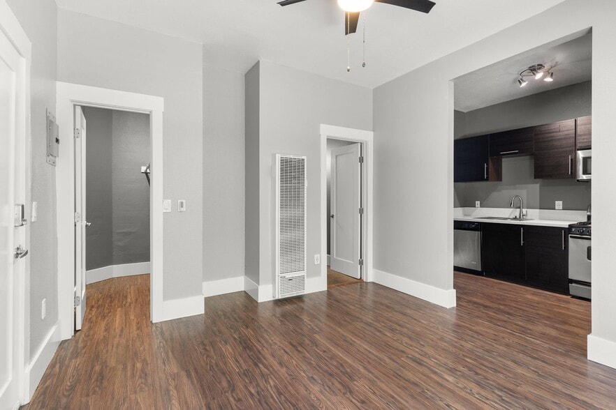 Building Photo - Elm Avenue Apartments