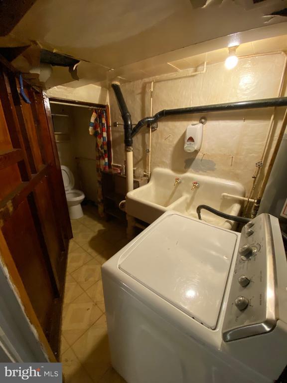 Building Photo - 338 Gusryan St