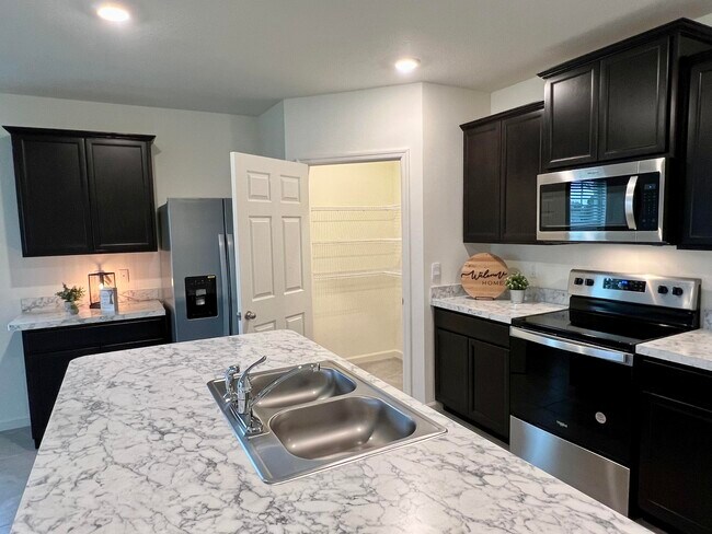 Building Photo - 4011 SW Kidd Ct