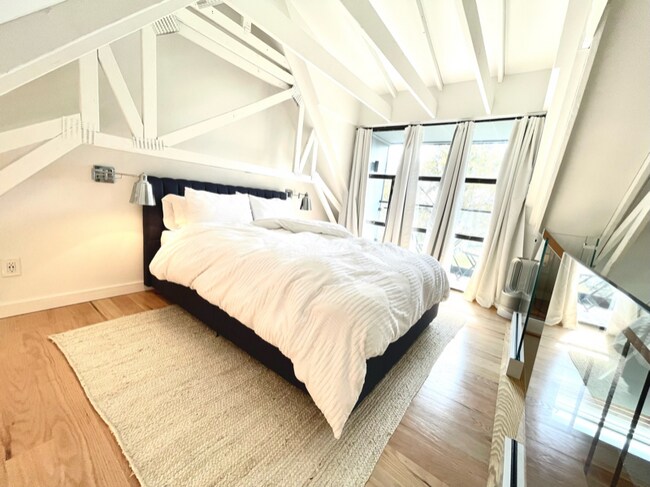 Building Photo - 110 Downtown Carriage House