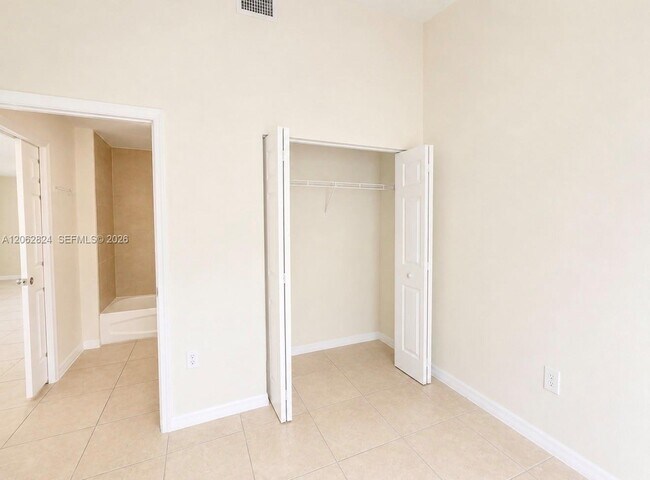 Building Photo - 3864 SW 48th Ave