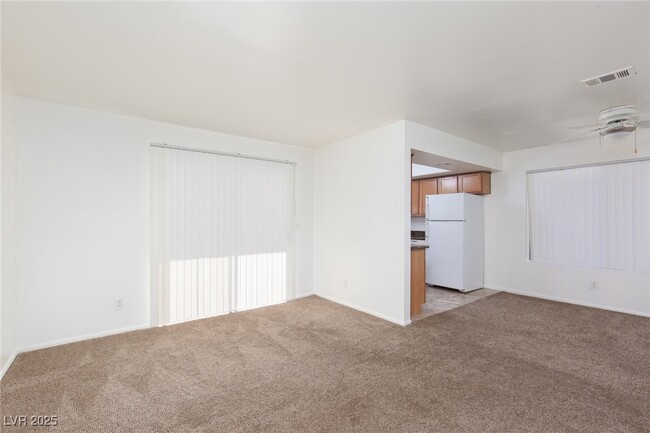 Building Photo - 7300 W Pirates Cove Rd