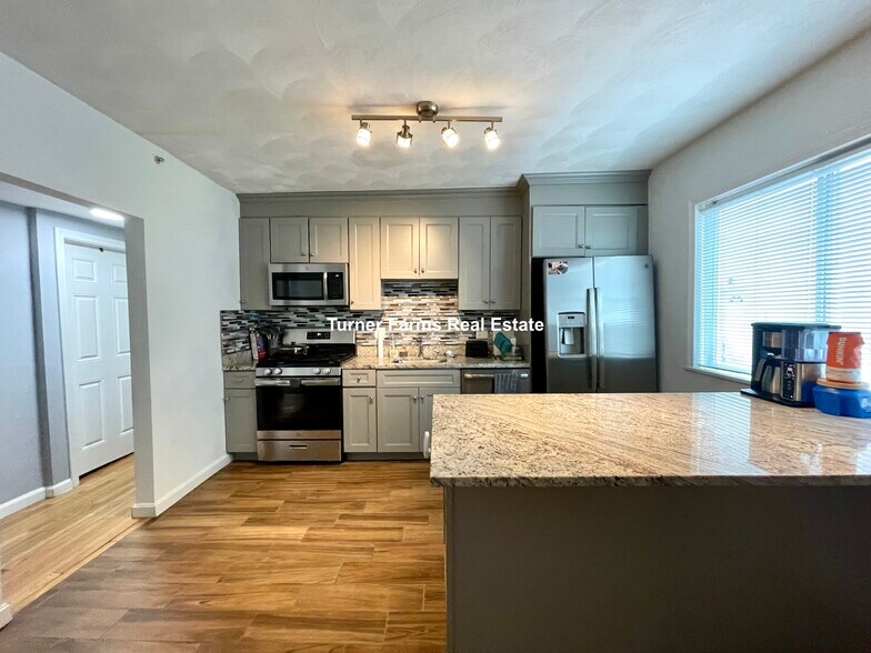 Building Photo - 48 Derby St