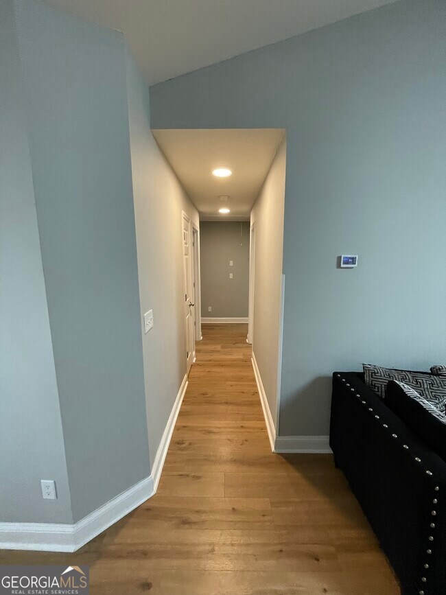 Building Photo - 907 Downing Dr