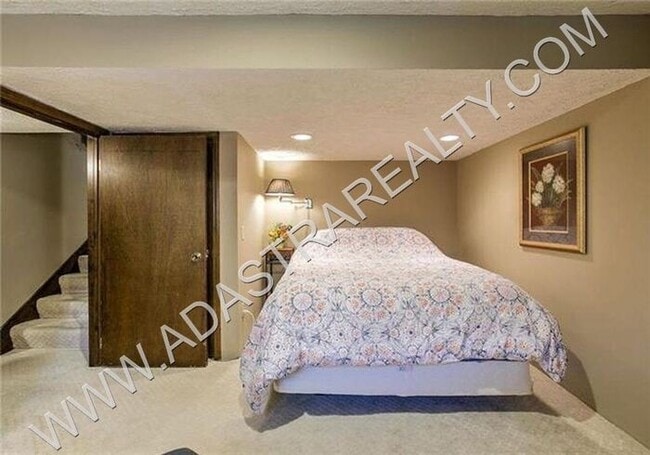 Building Photo - Beautiful Duplex in Olathe-Available NOW!!