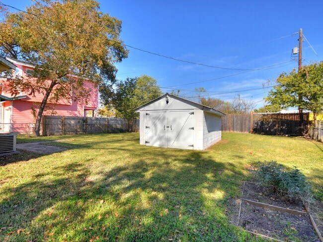 Building Photo - Charming 2 bed/1 bath home in the East side