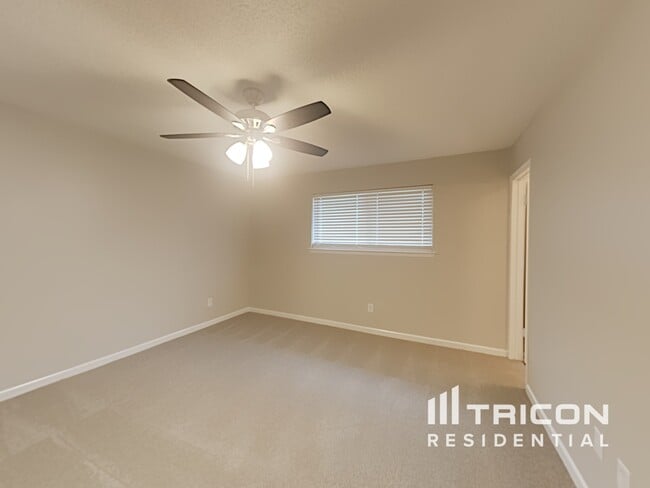 Building Photo - 612 Circleview Dr