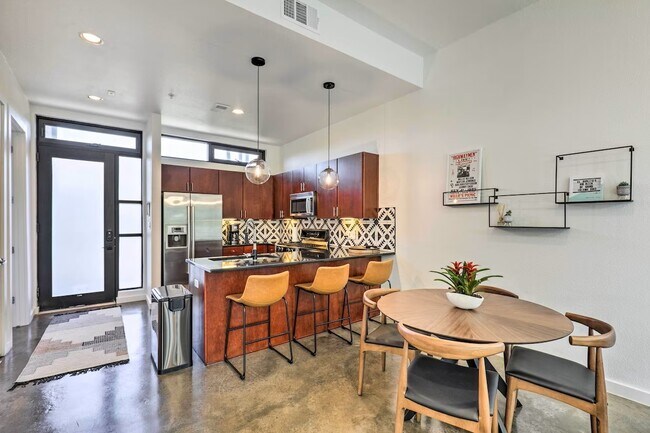 Building Photo - 2525 S Lamar Blvd