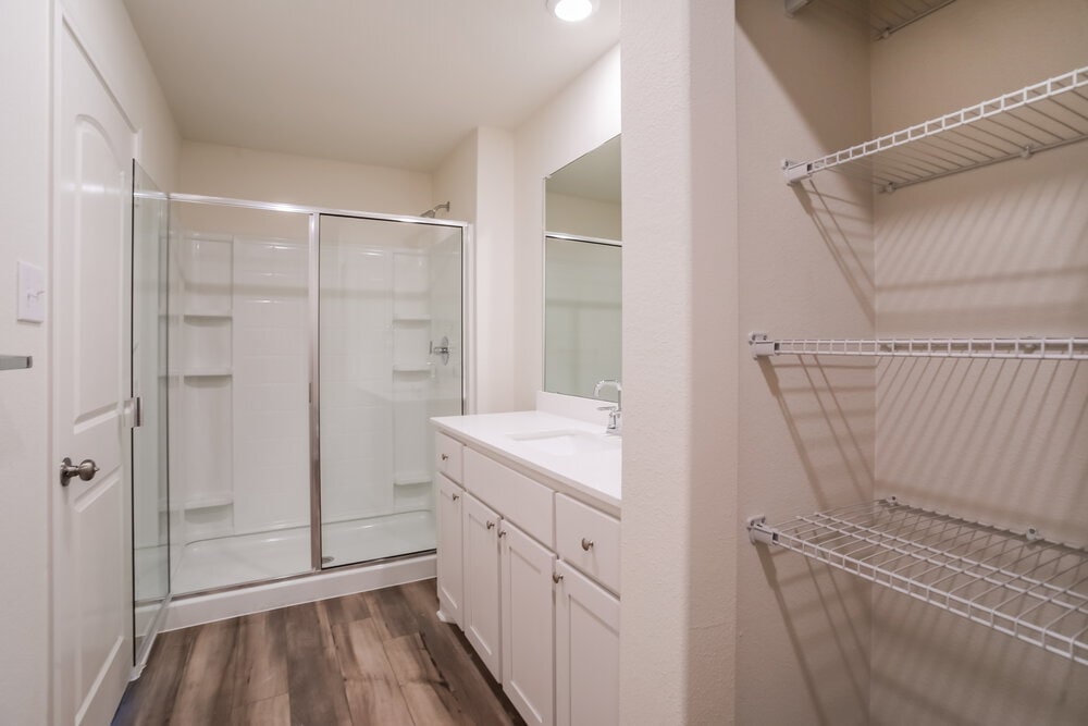 Building Photo - 220 Marsh Ln